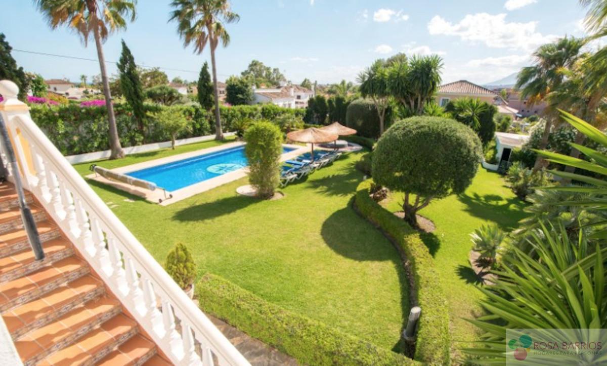 For sale of villa in Guadalmina Alta