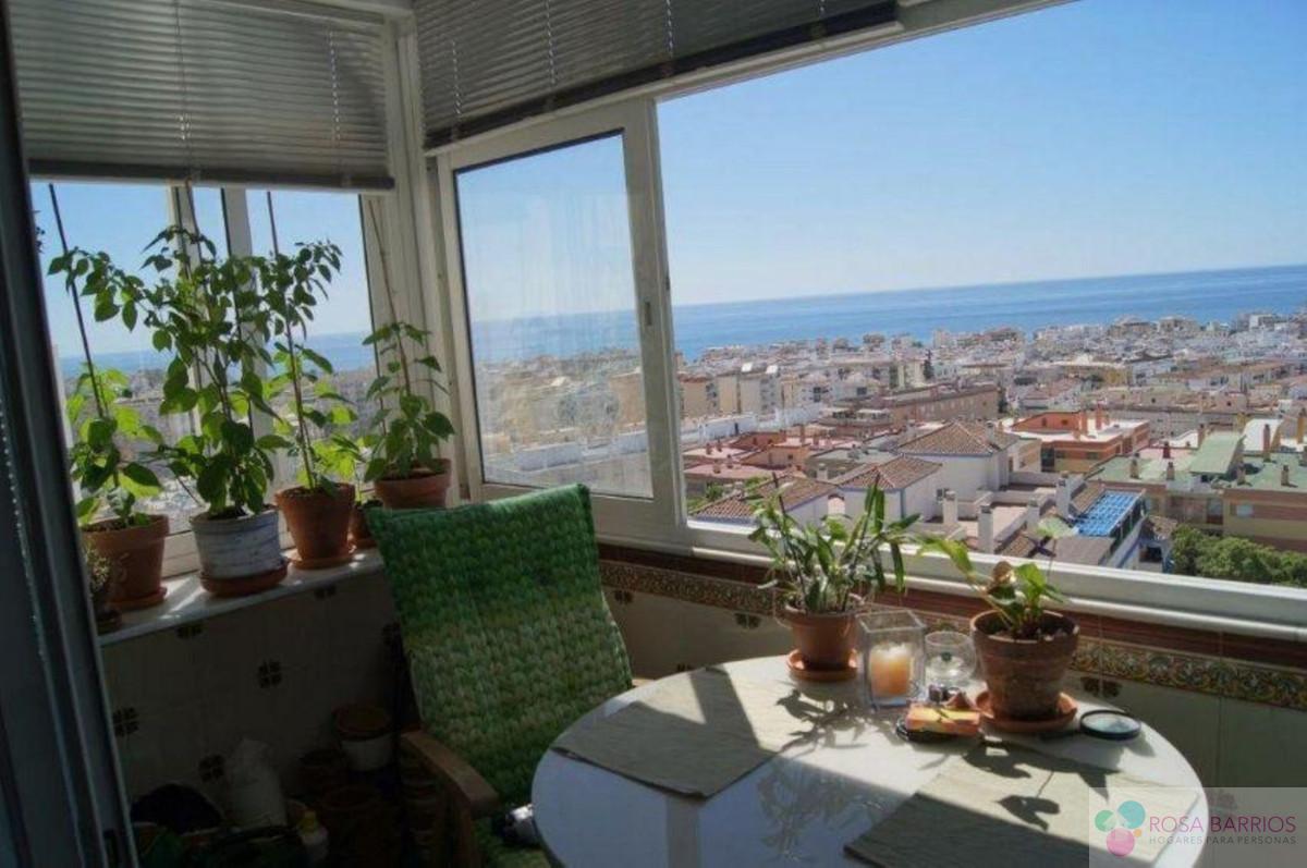 For sale of penthouse in Estepona