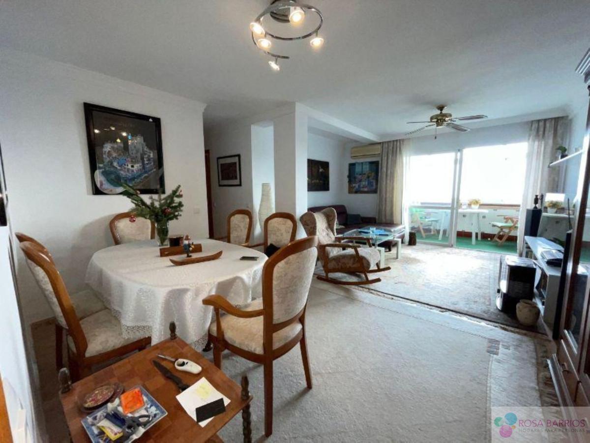 For sale of penthouse in Estepona