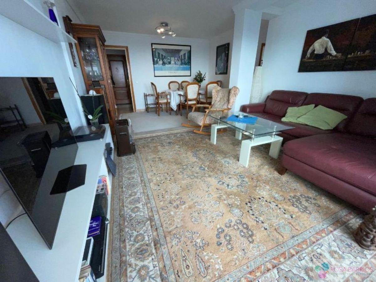 For sale of penthouse in Estepona