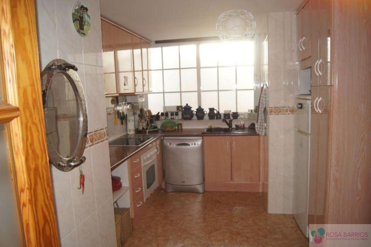 For sale of penthouse in Estepona