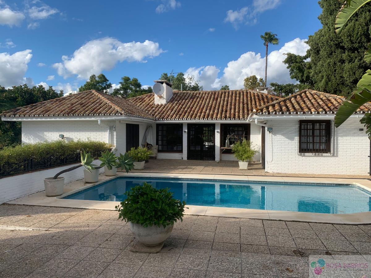 For sale of villa in Guadalmina Alta