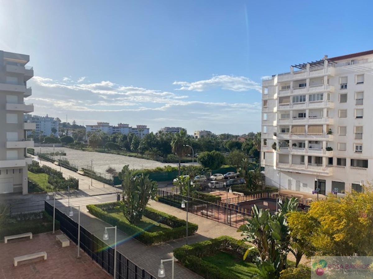 For sale of apartment in Nueva Andalucía