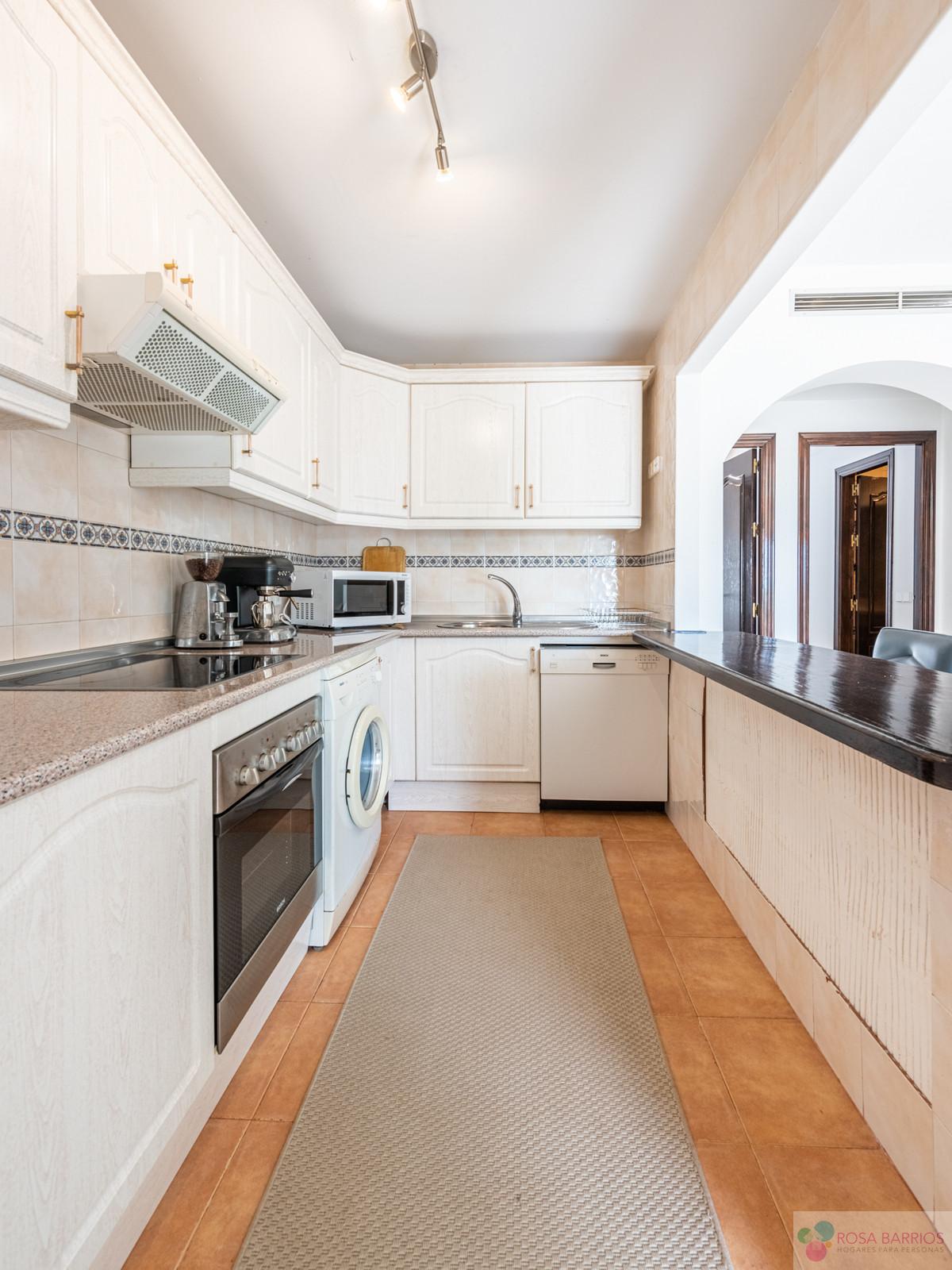 For sale of apartment in Nueva Andalucía