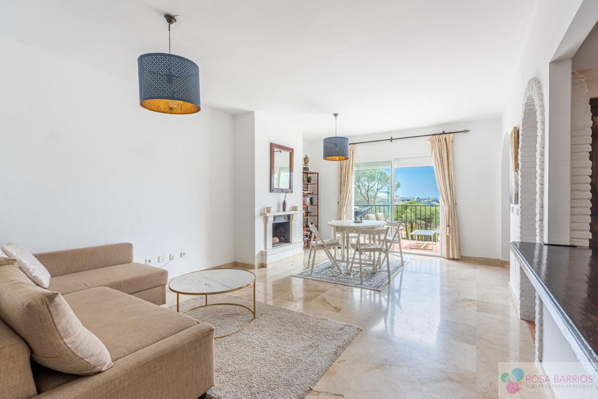 For sale of apartment in Nueva Andalucía