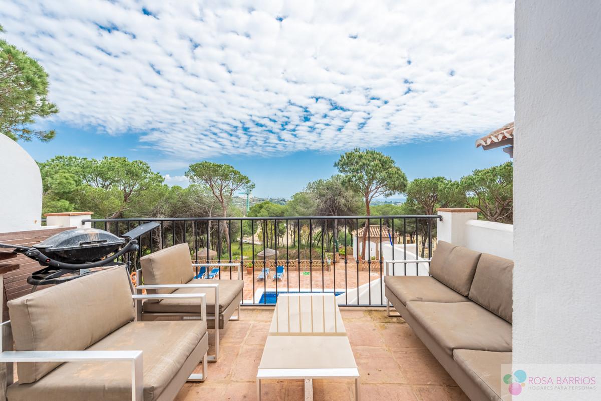 For sale of apartment in Nueva Andalucía