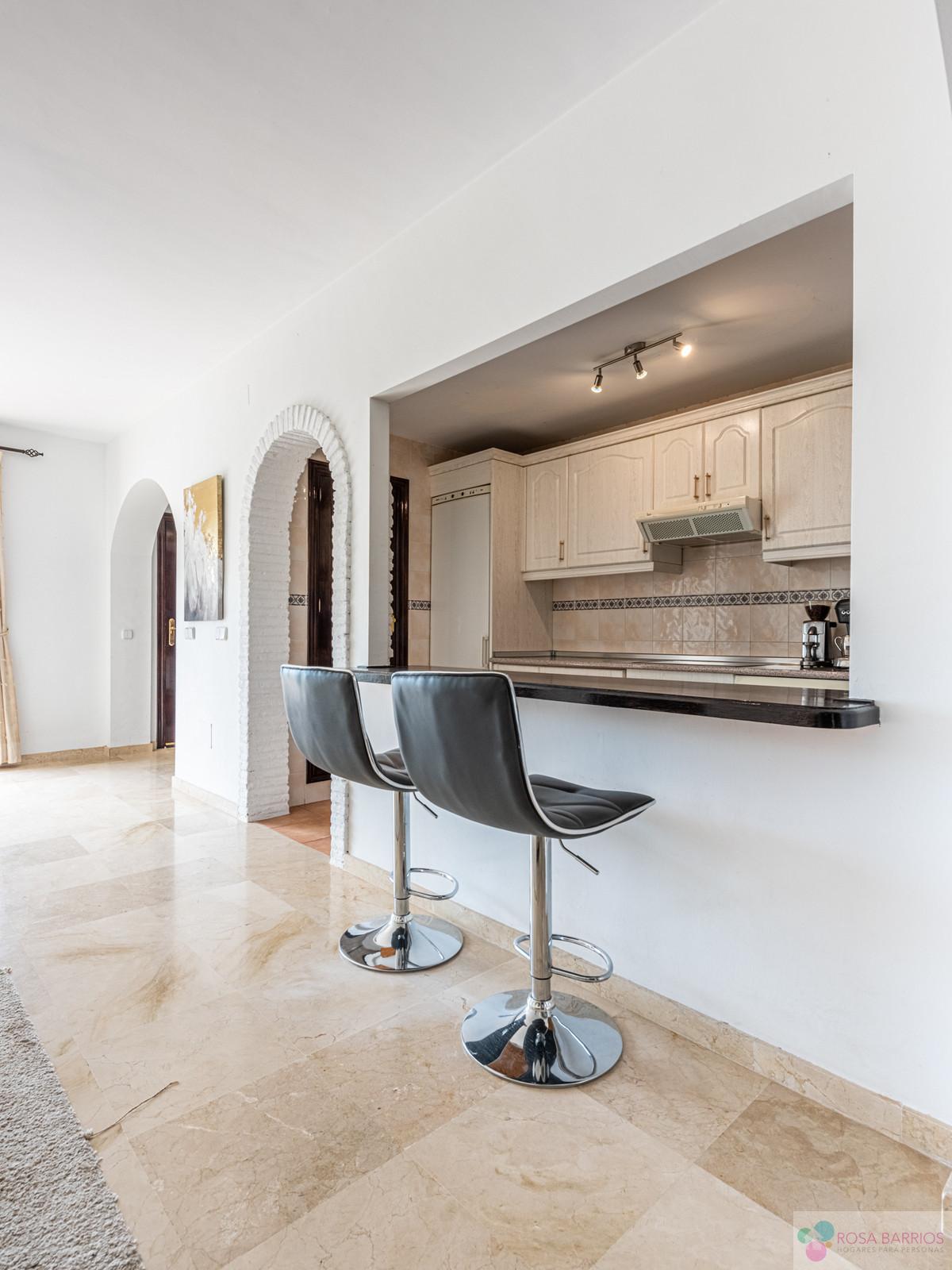 For sale of apartment in Nueva Andalucía