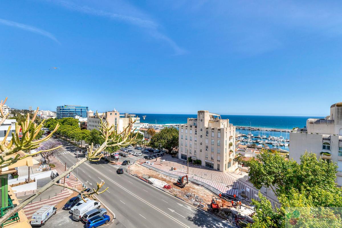 For sale of penthouse in Marbella