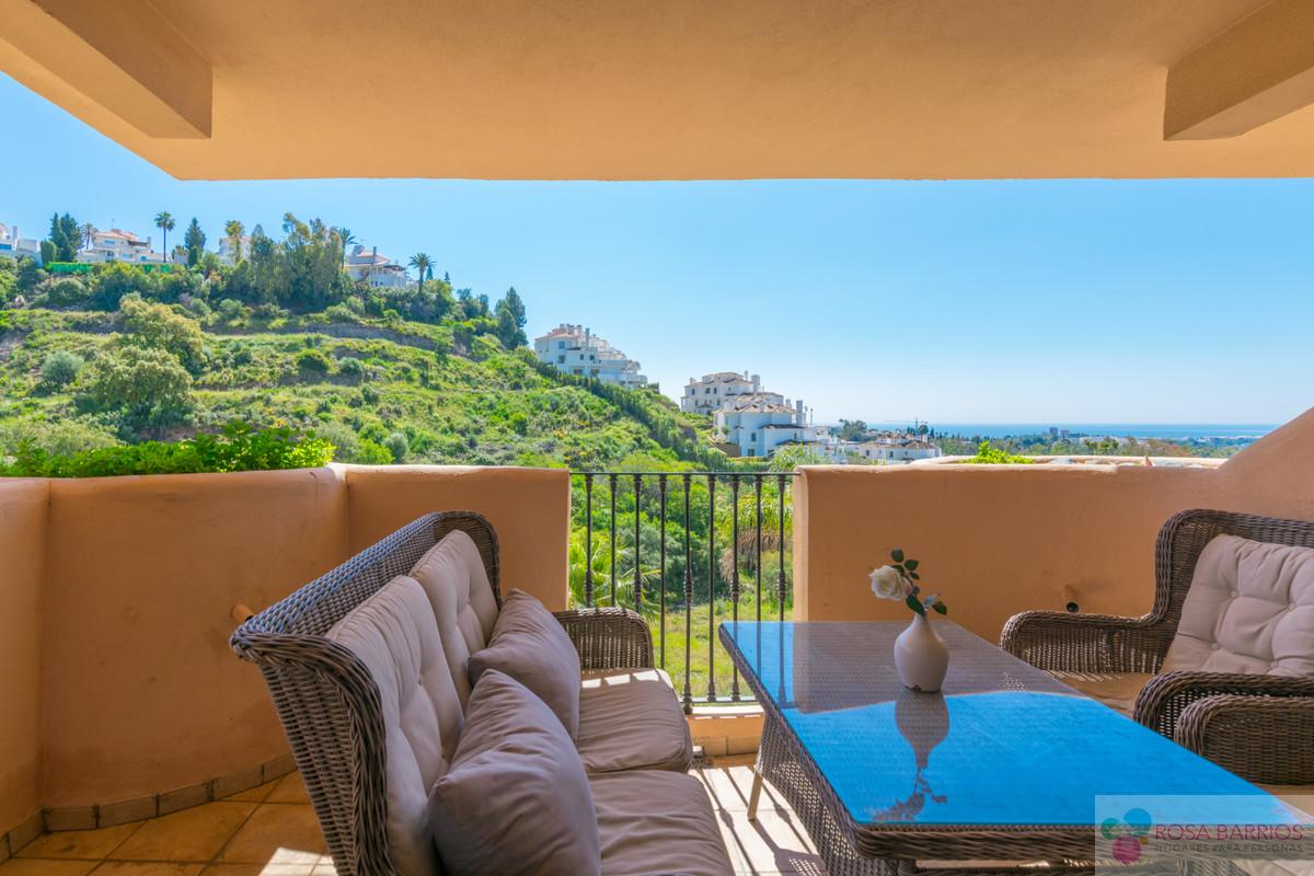 For sale of apartment in Nueva Andalucía