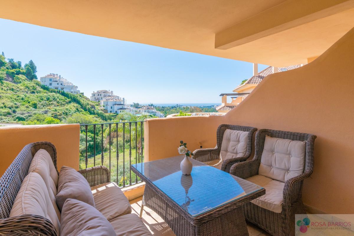 For sale of apartment in Nueva Andalucía