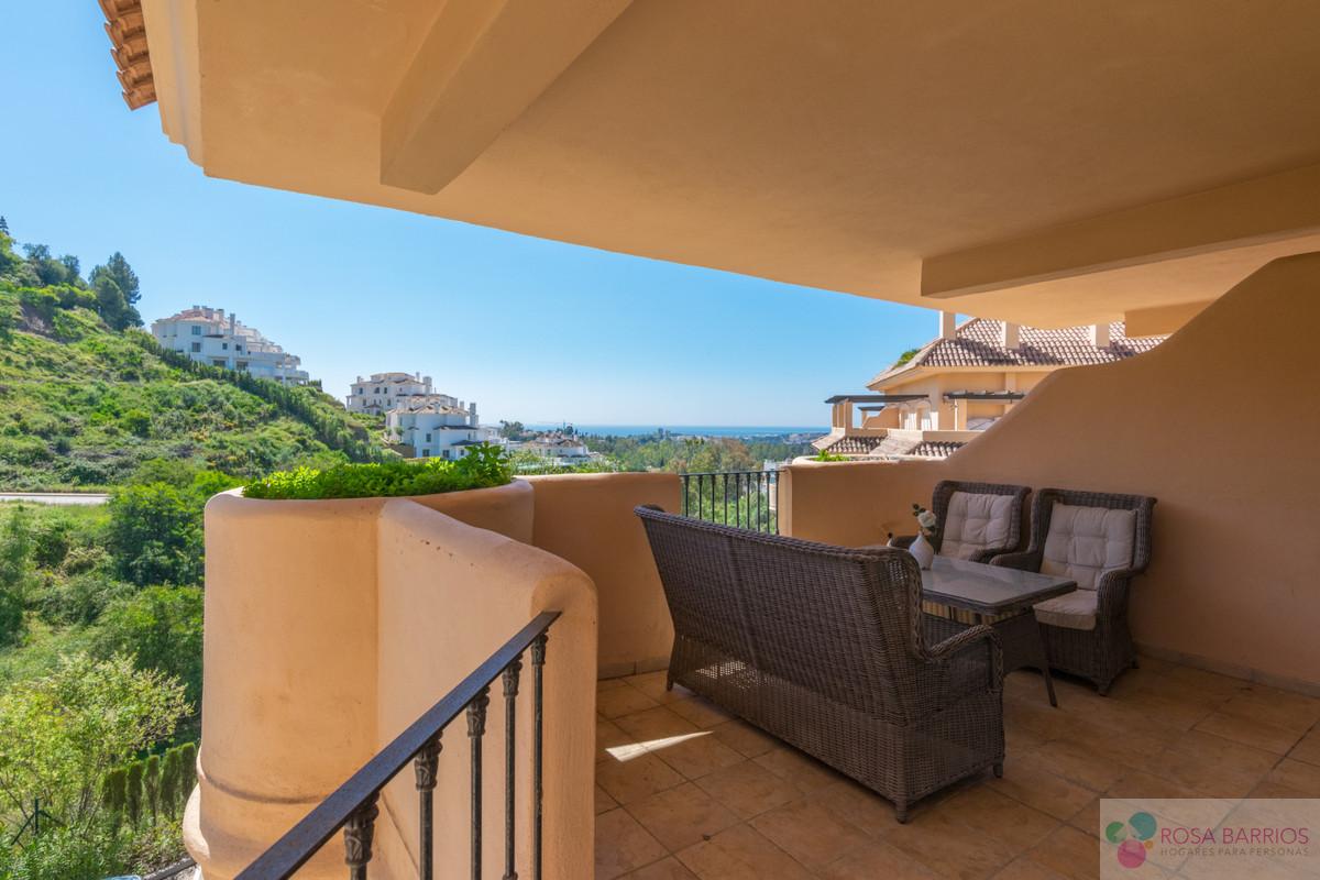 For sale of apartment in Nueva Andalucía