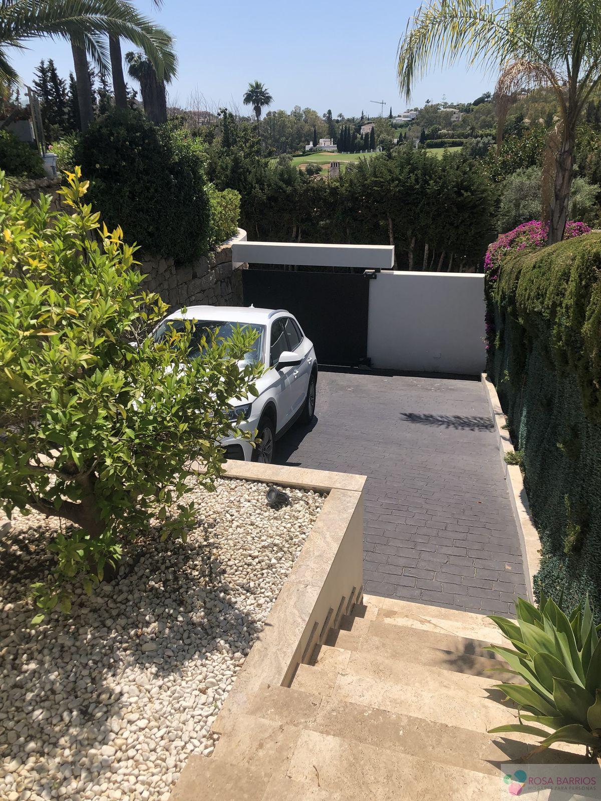 For sale of villa in Nueva Andalucía