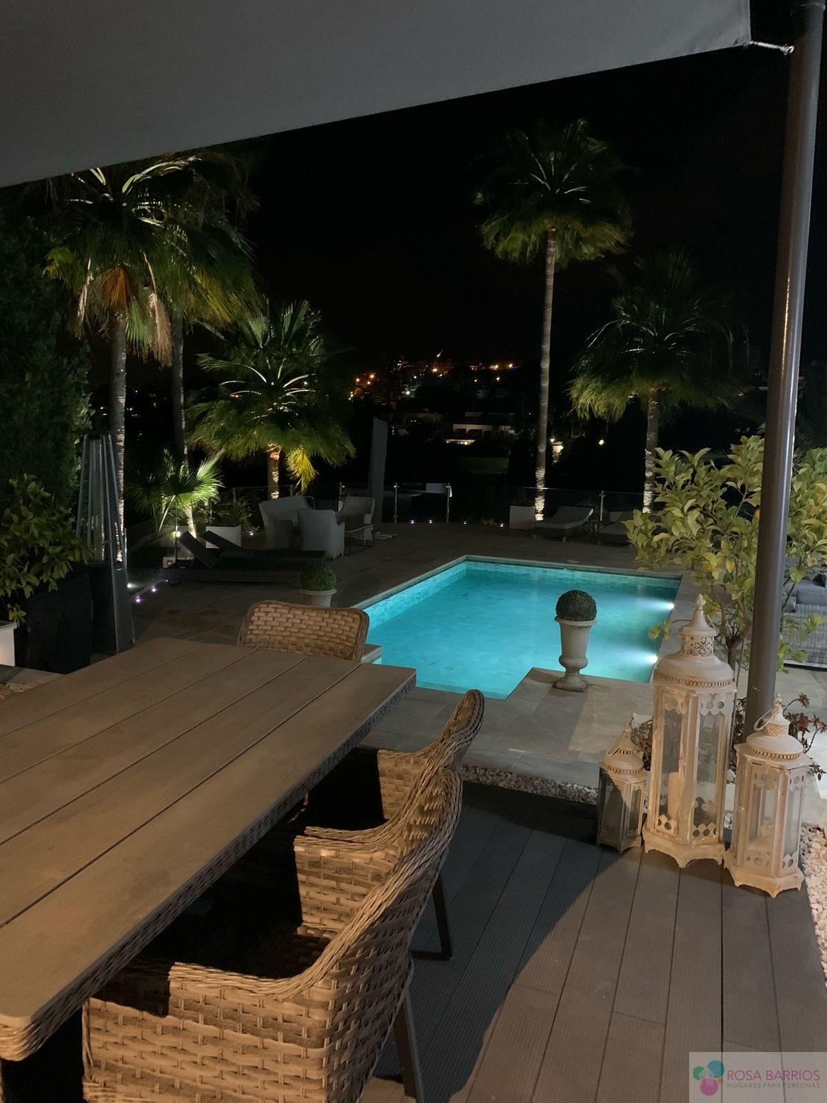 For sale of villa in Nueva Andalucía