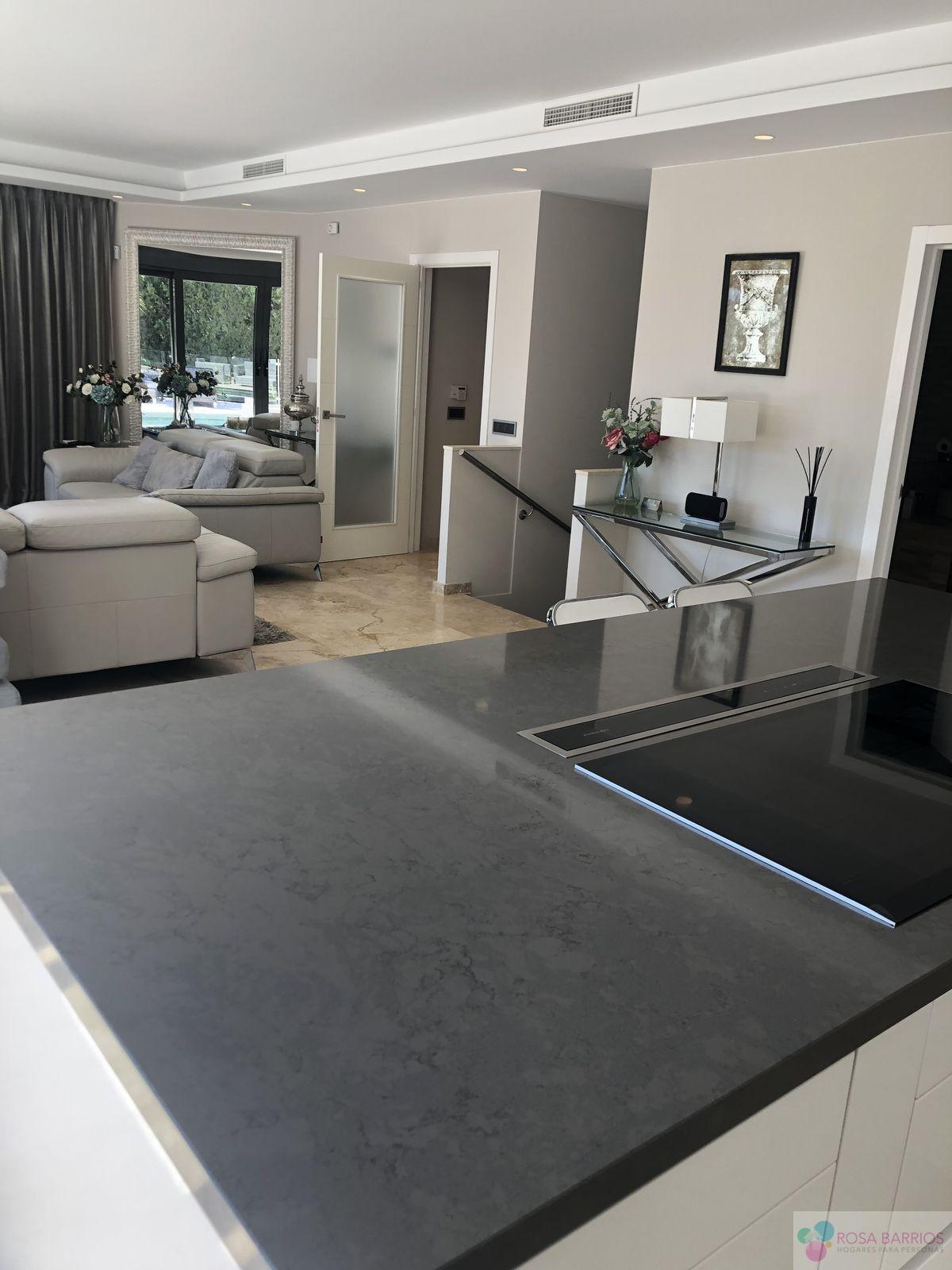 For sale of villa in Nueva Andalucía