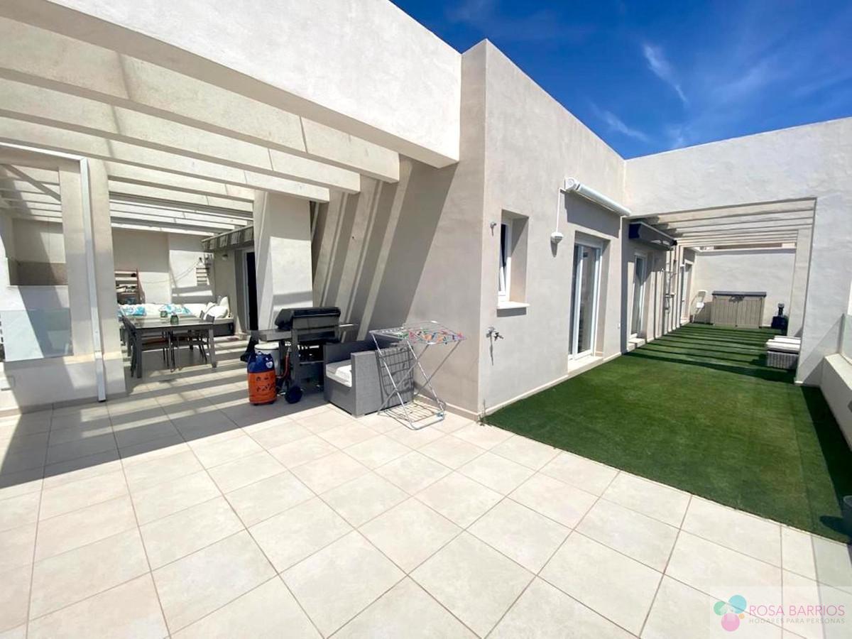 For sale of penthouse in Nueva Andalucía