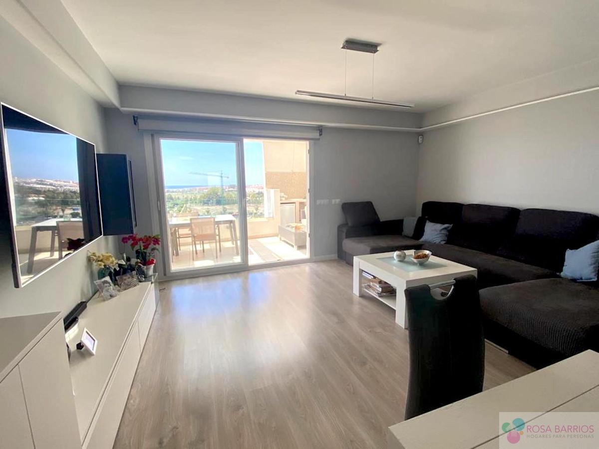For sale of penthouse in Nueva Andalucía