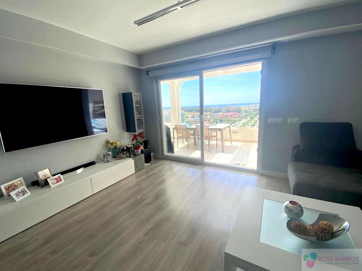 For sale of penthouse in Nueva Andalucía