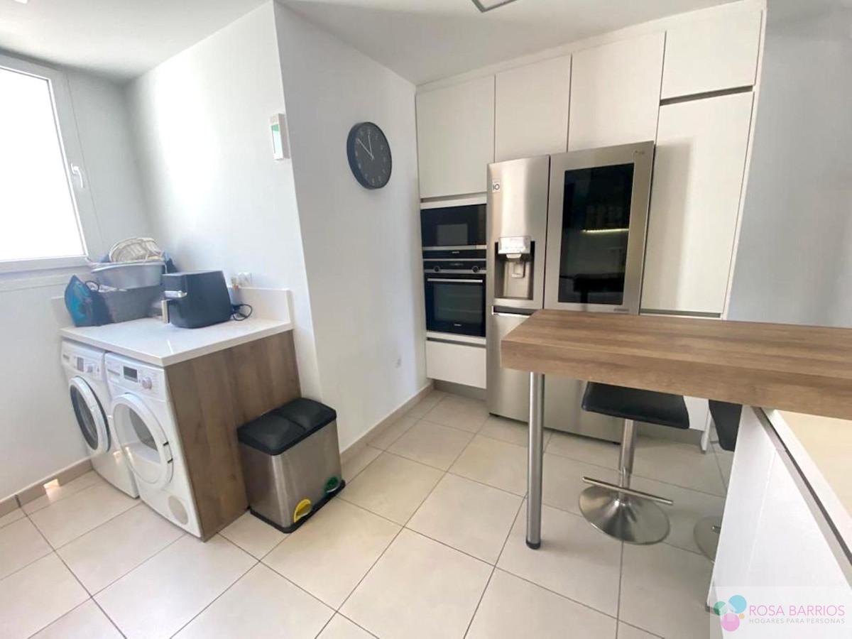 For sale of penthouse in Nueva Andalucía