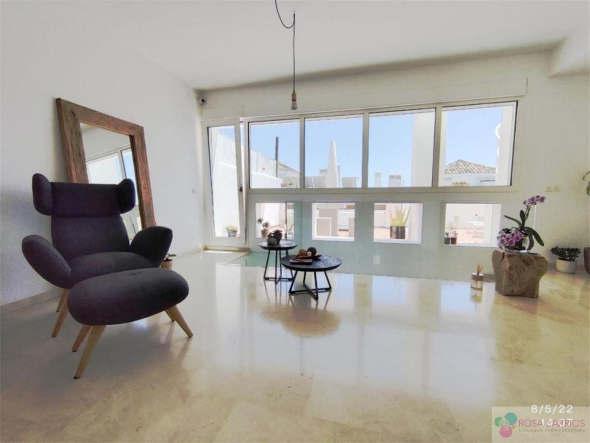 For sale of penthouse in Estepona
