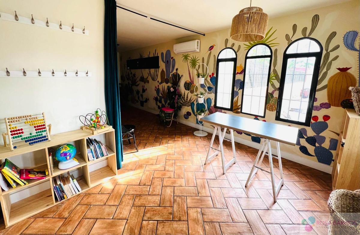For sale of commercial in Estepona