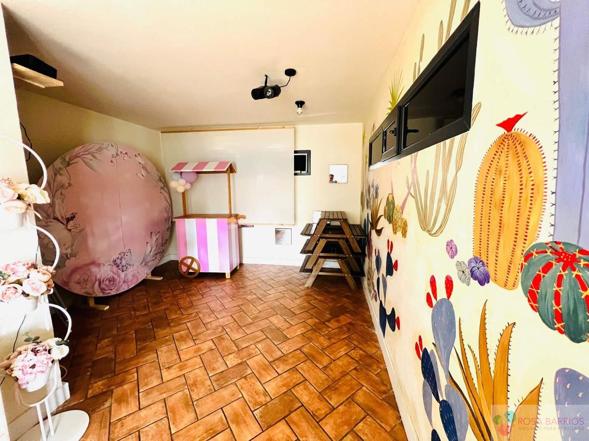For sale of commercial in Estepona