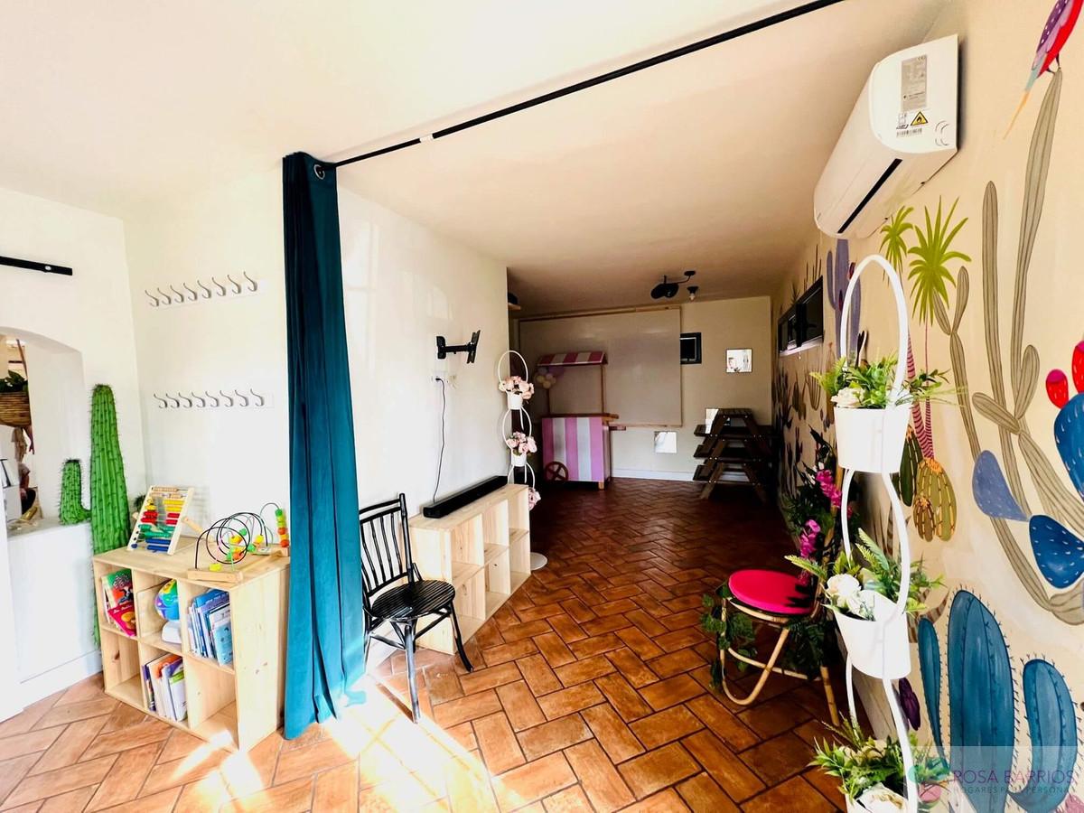For sale of commercial in Estepona