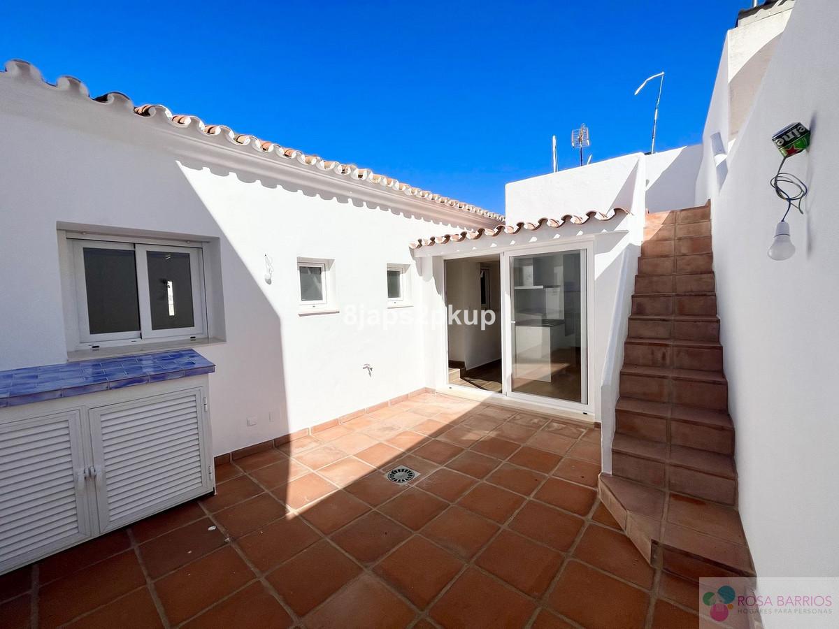 For sale of villa in Estepona