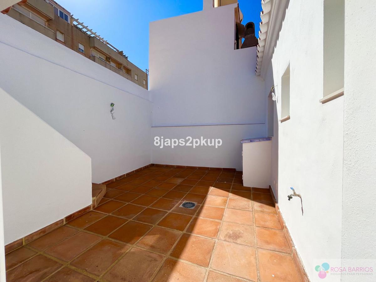For sale of villa in Estepona