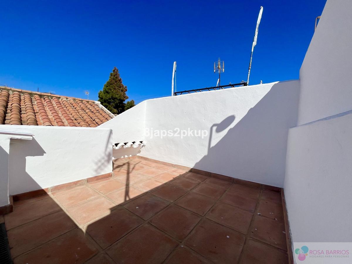 For sale of villa in Estepona