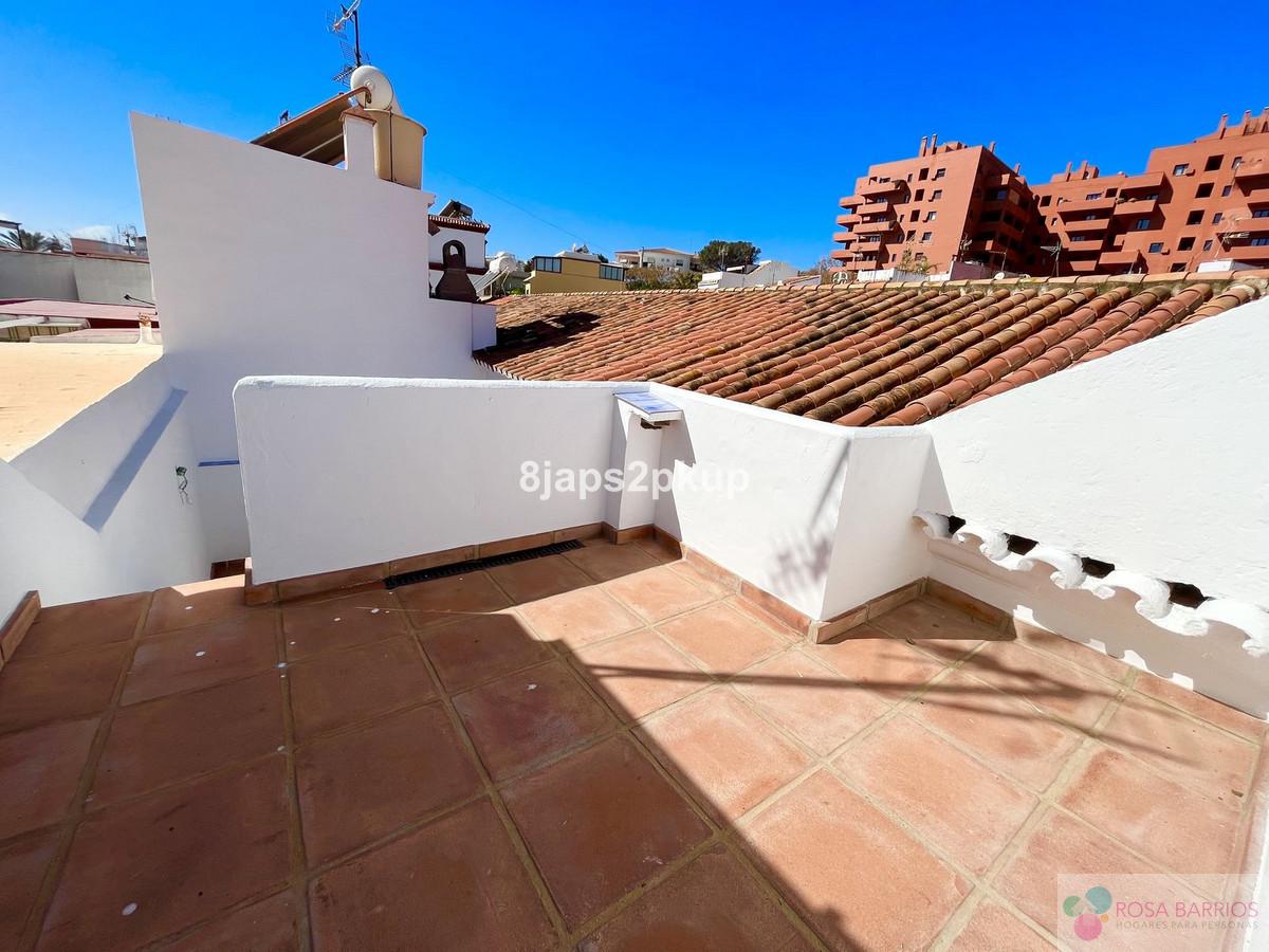 For sale of villa in Estepona