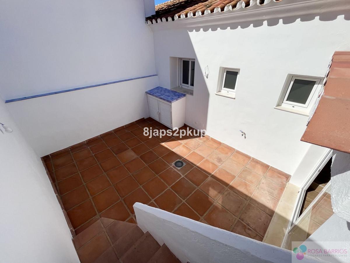 For sale of villa in Estepona