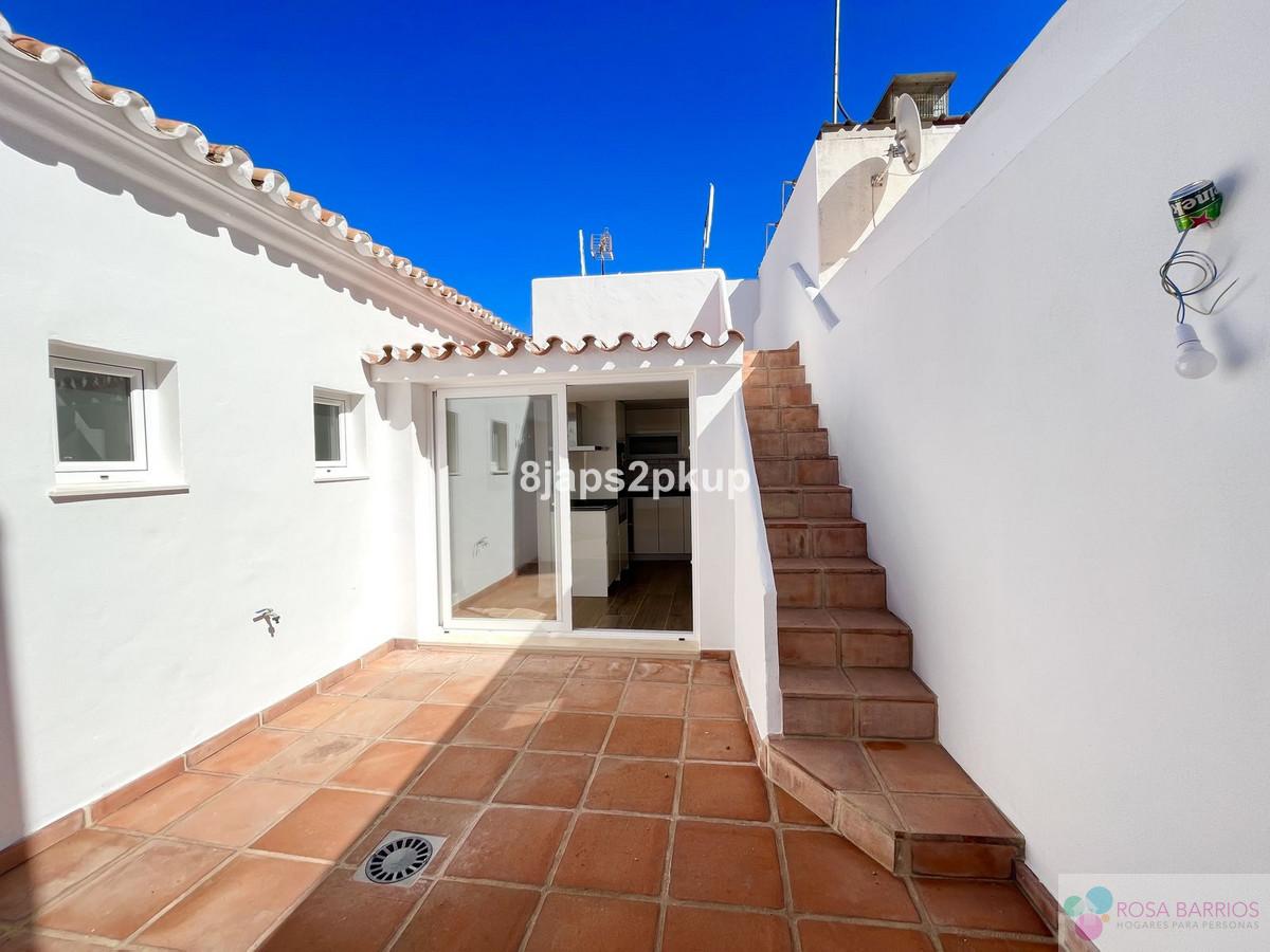 For sale of villa in Estepona