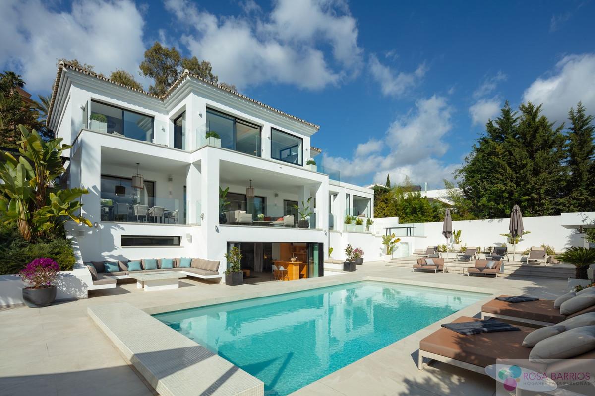 Venta de villa en Nueva Andalucía