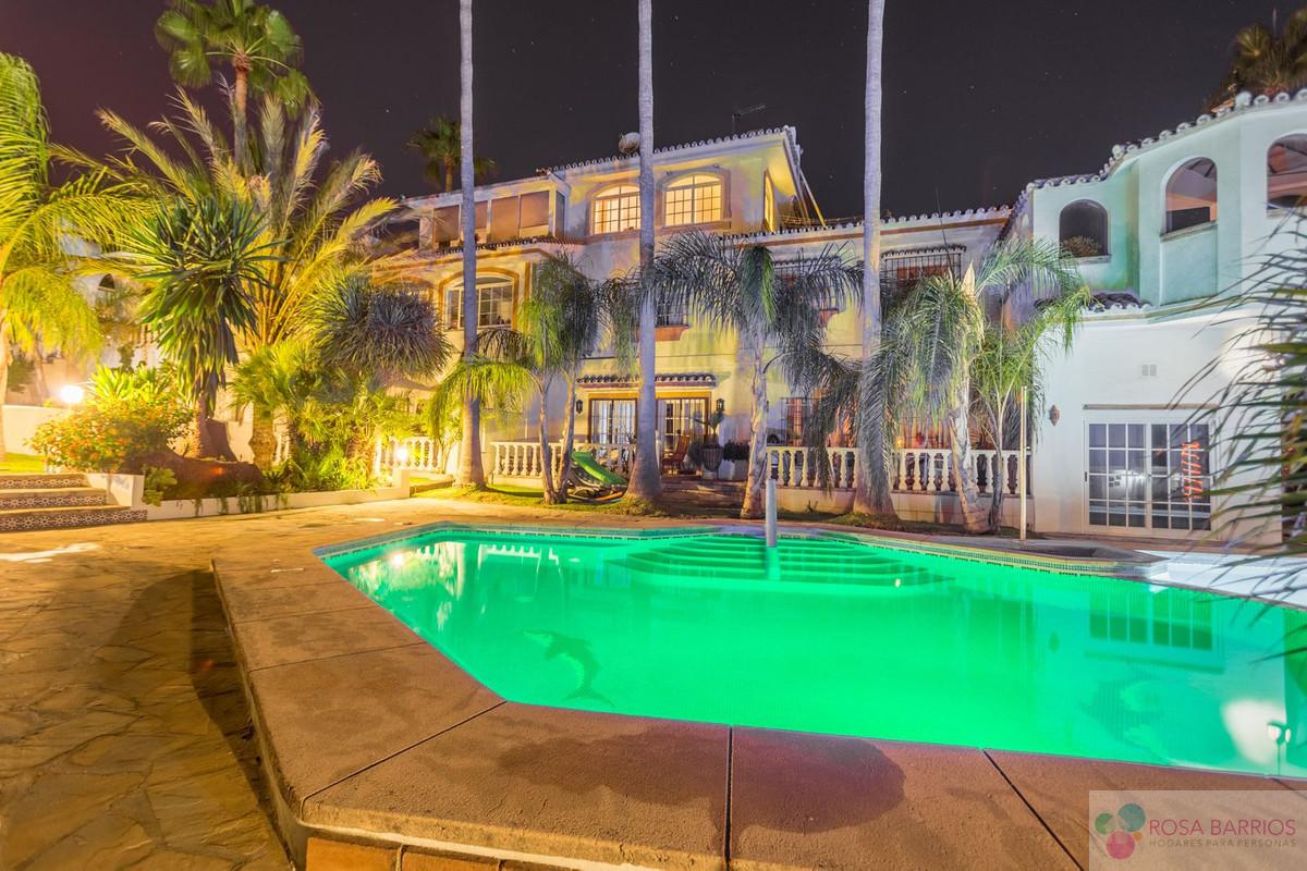 For sale of villa in Estepona