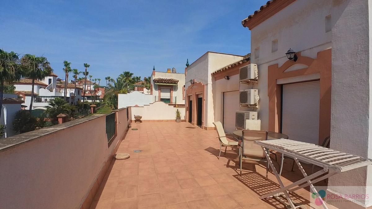 For sale of penthouse in Estepona