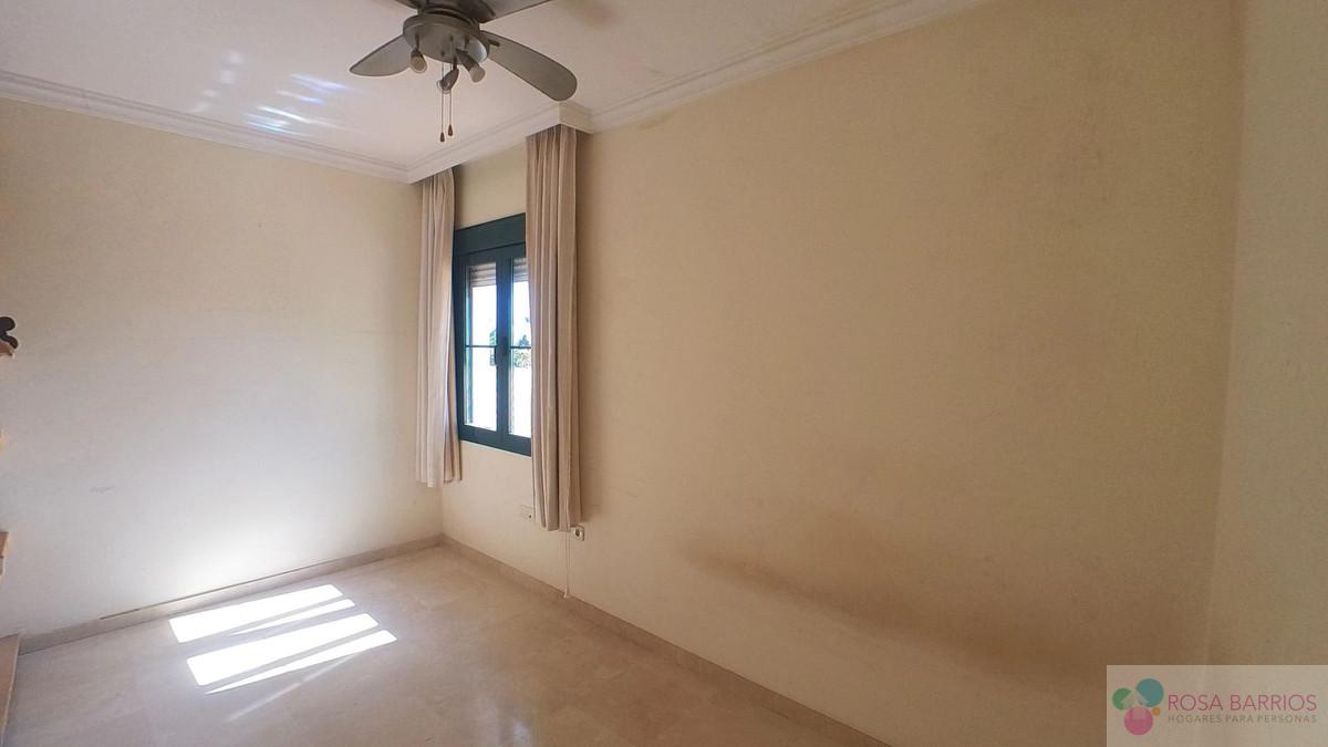 For sale of penthouse in Estepona