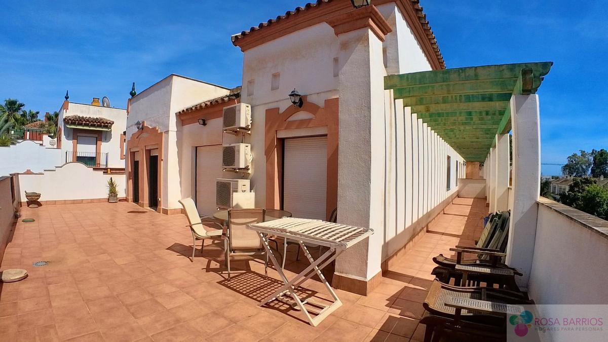 For sale of penthouse in Estepona