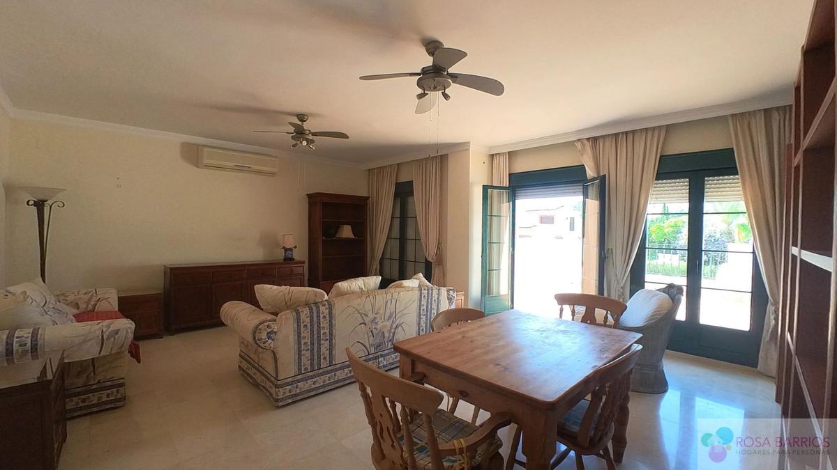 For sale of penthouse in Estepona