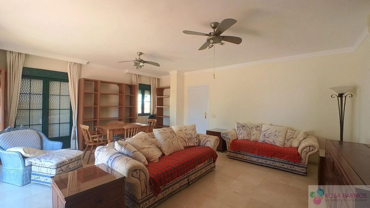 For sale of penthouse in Estepona