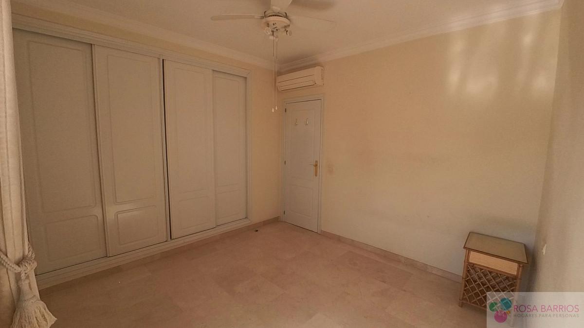 For sale of penthouse in Estepona