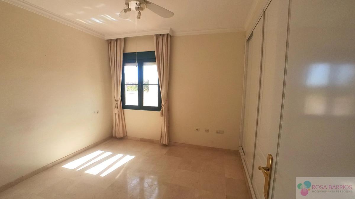 For sale of penthouse in Estepona