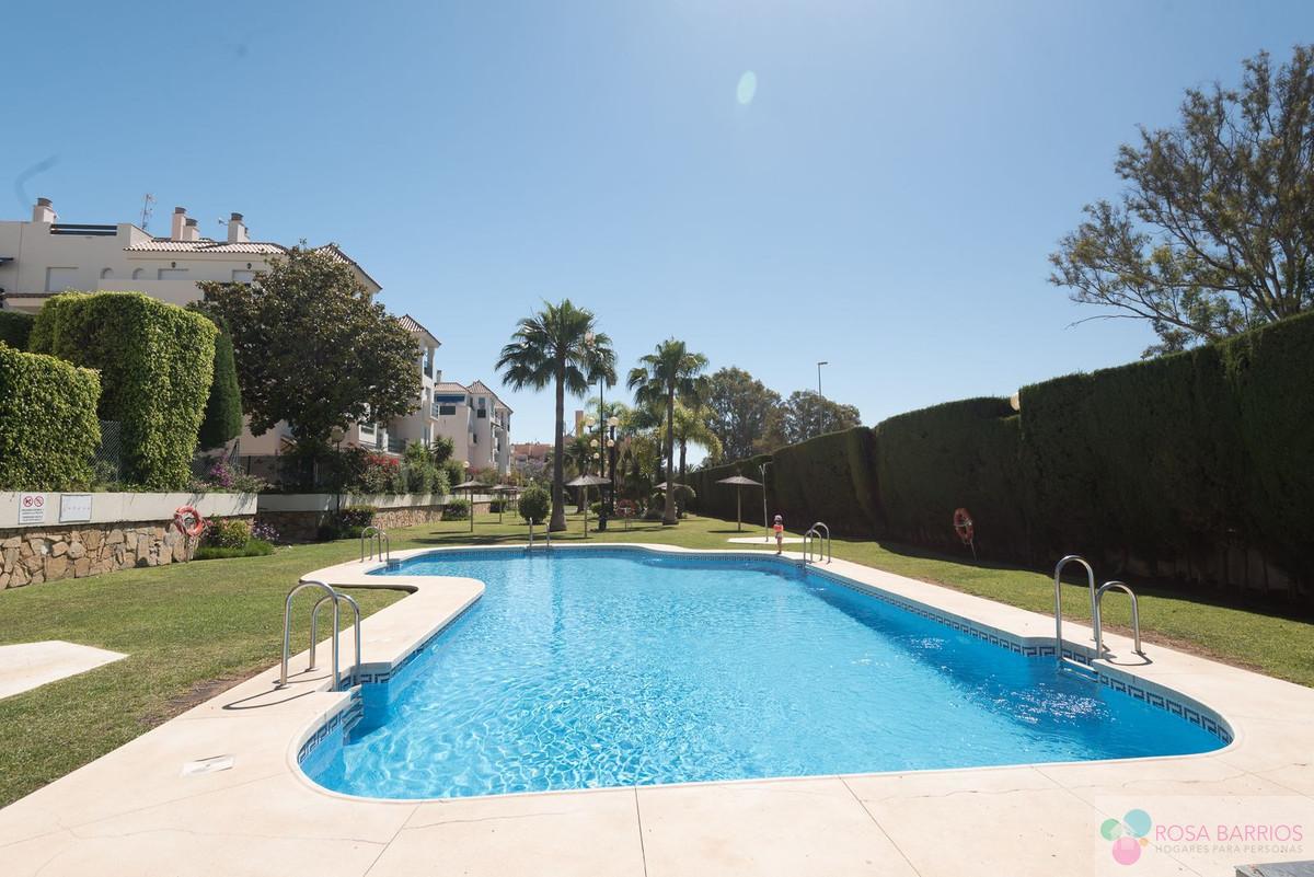 For sale of apartment in Nueva Andalucía