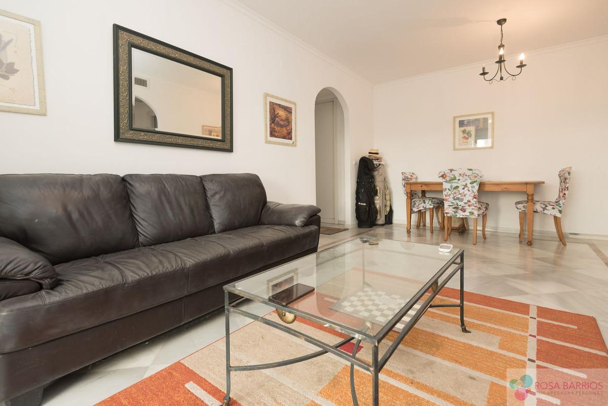 For sale of apartment in Nueva Andalucía