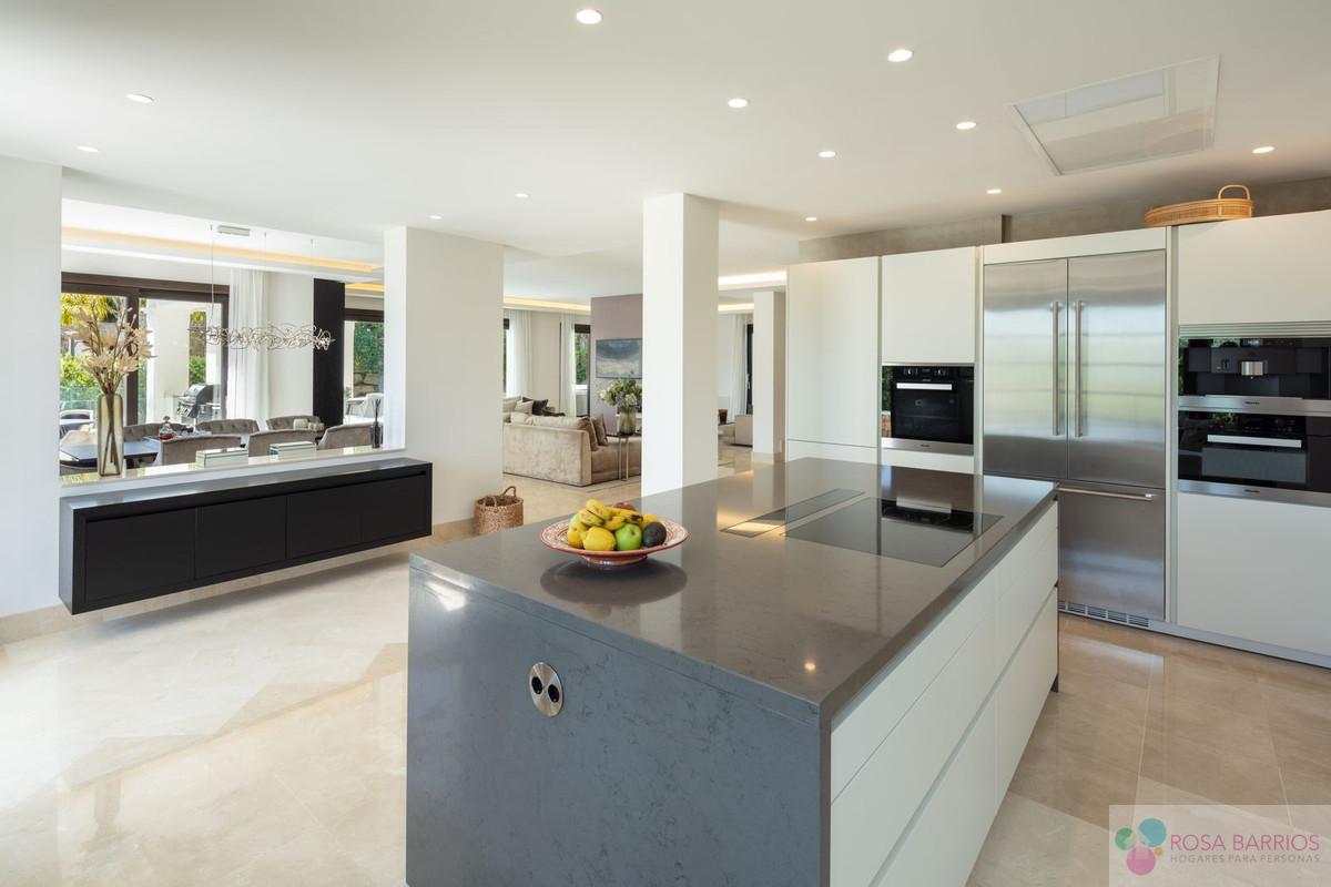 Venta de villa en Nueva Andalucía