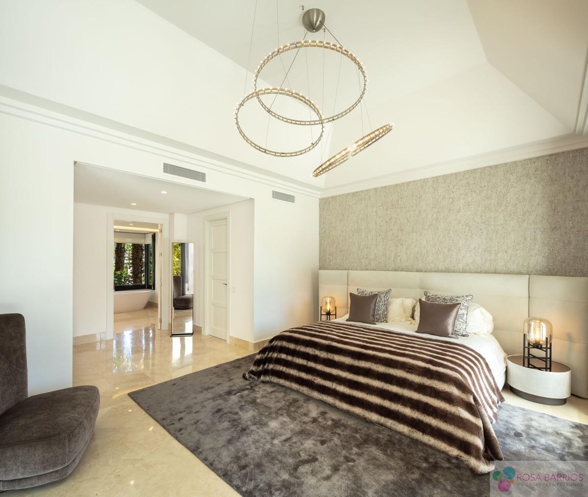 Venta de villa en Nueva Andalucía