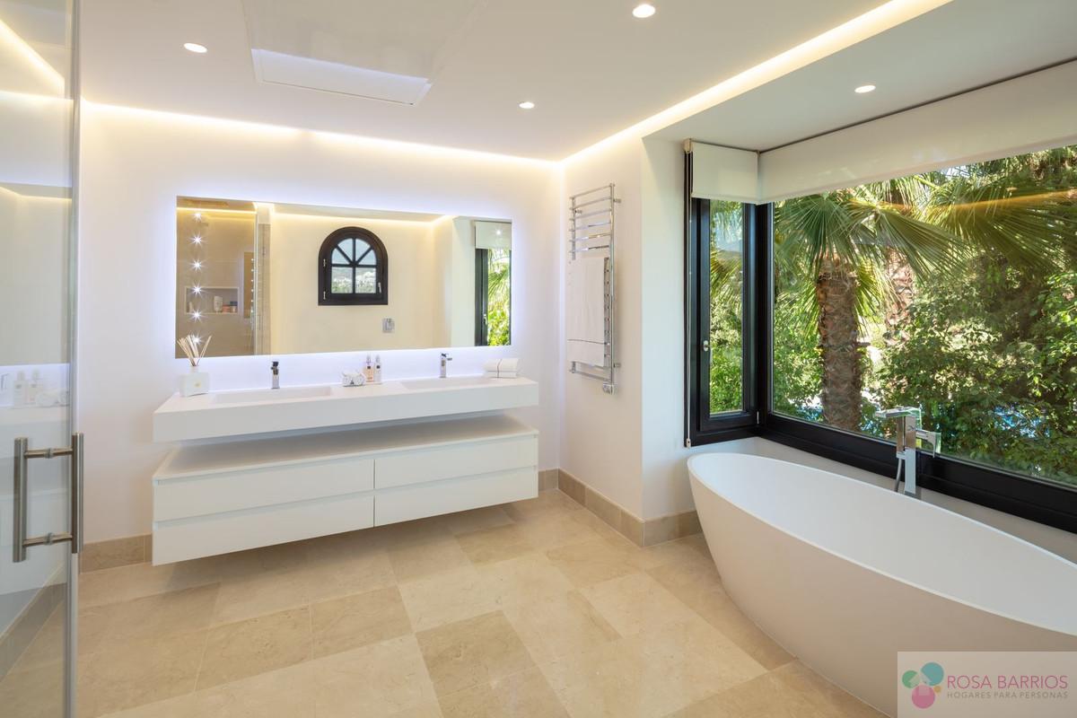 Venta de villa en Nueva Andalucía
