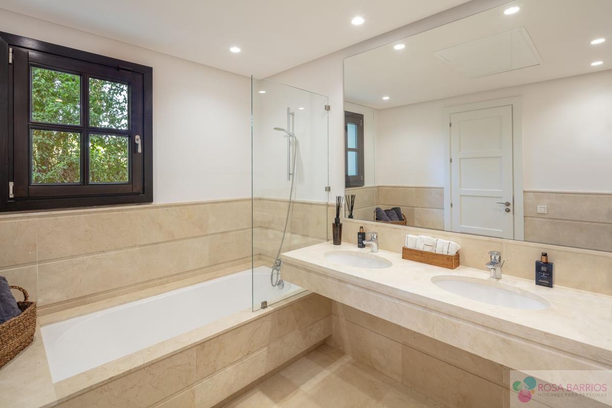 Venta de villa en Nueva Andalucía