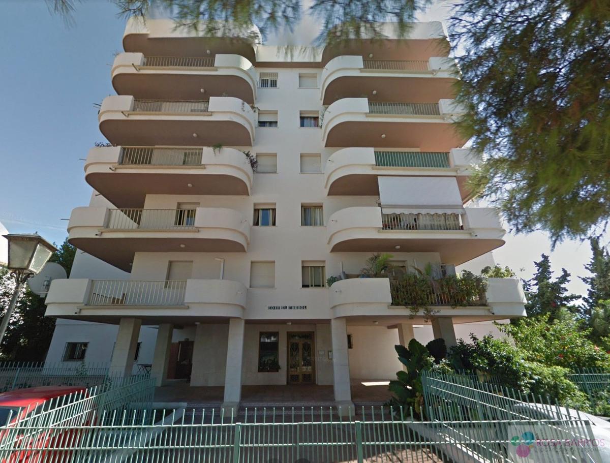 For sale of apartment in Nueva Andalucía