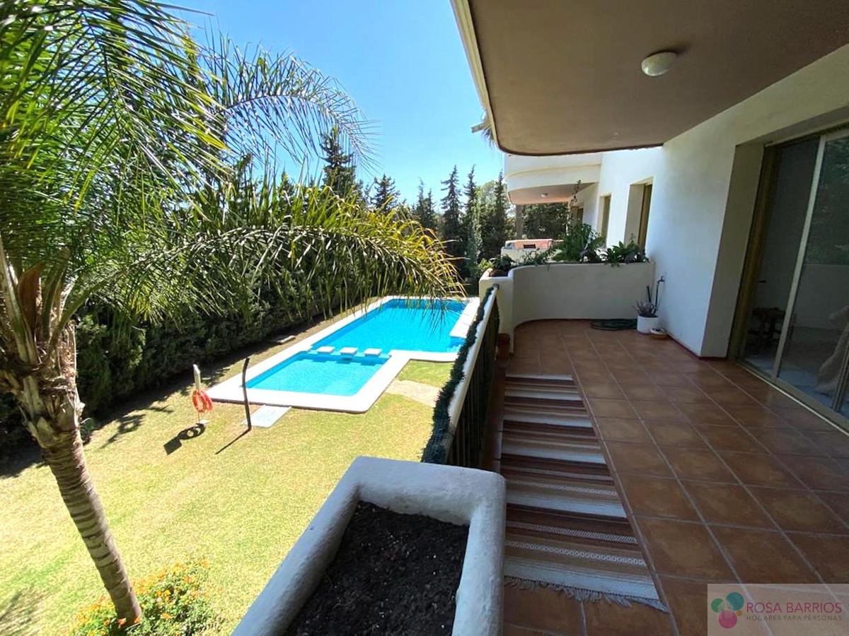 For sale of apartment in Nueva Andalucía