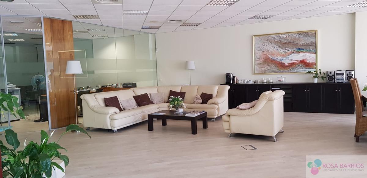 For sale of commercial in Estepona